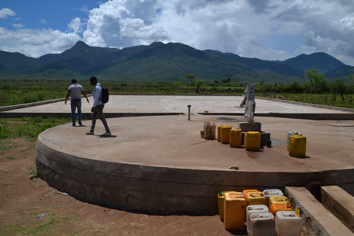 CA project - water capture and hand pump in Malle district